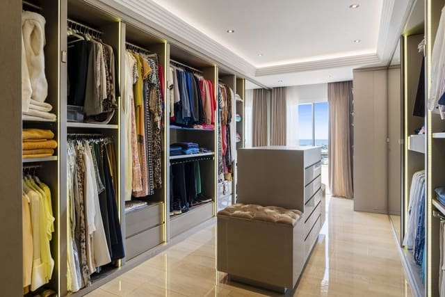 4 bedroom Apartment for sale in Benahavís with garage - € 2,650,000 (Ref: 10033088)