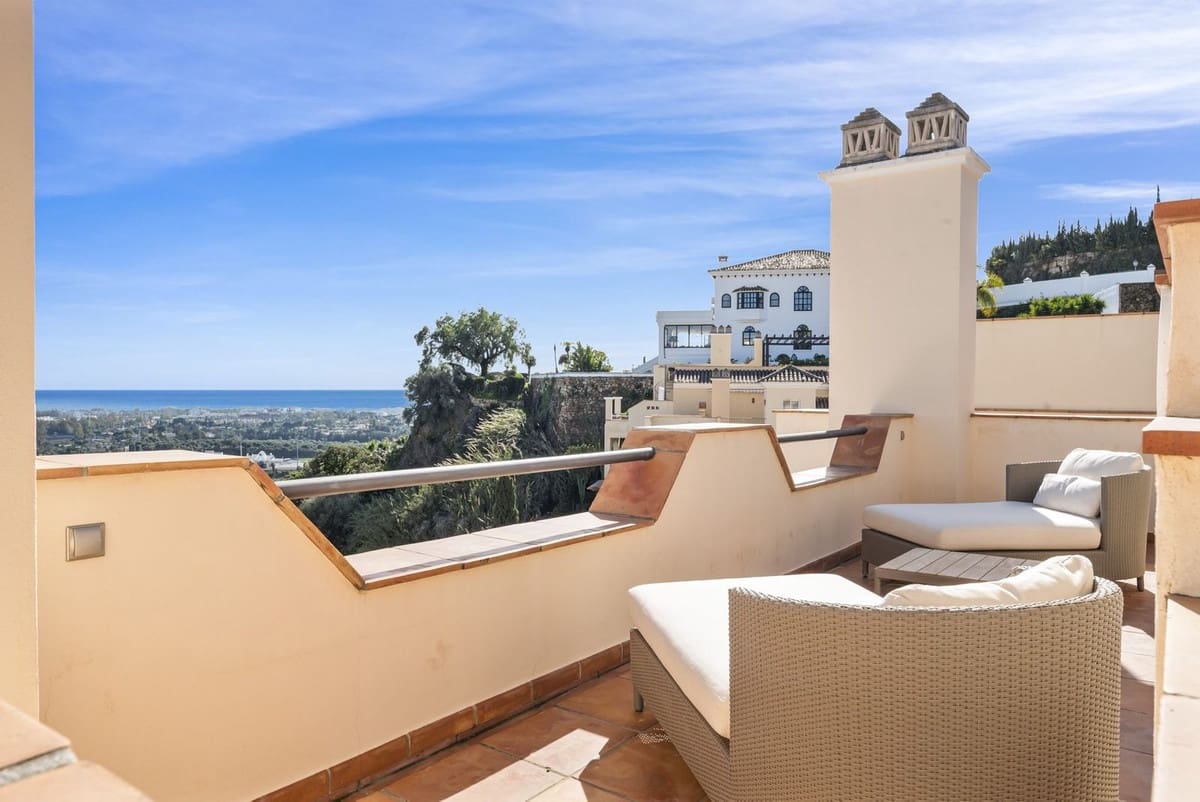 4 bedroom Apartment for sale in Benahavis with garage - € 2,650,000 (Ref: 10033088)