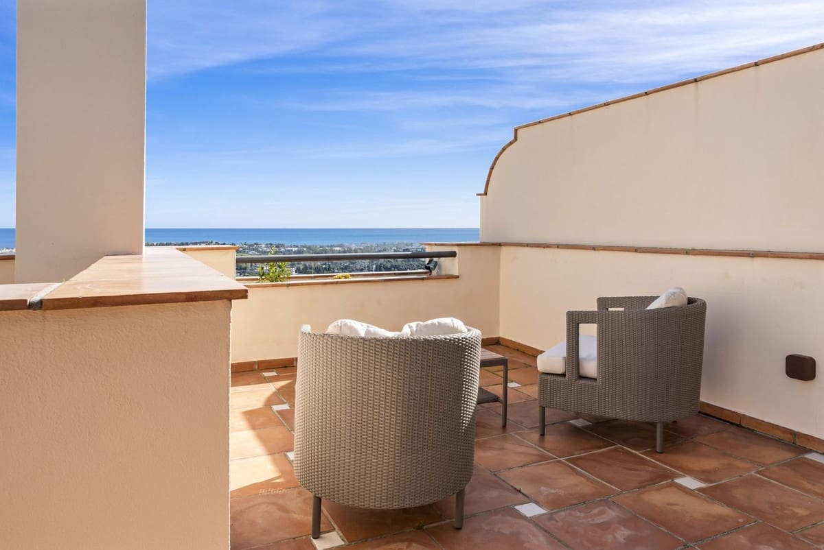 4 bedroom Apartment for sale in Benahavis with garage - € 2,650,000 (Ref: 10033088)