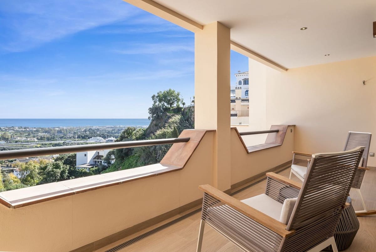 4 bedroom Apartment for sale in Benahavis with garage - € 2,650,000 (Ref: 10033088)