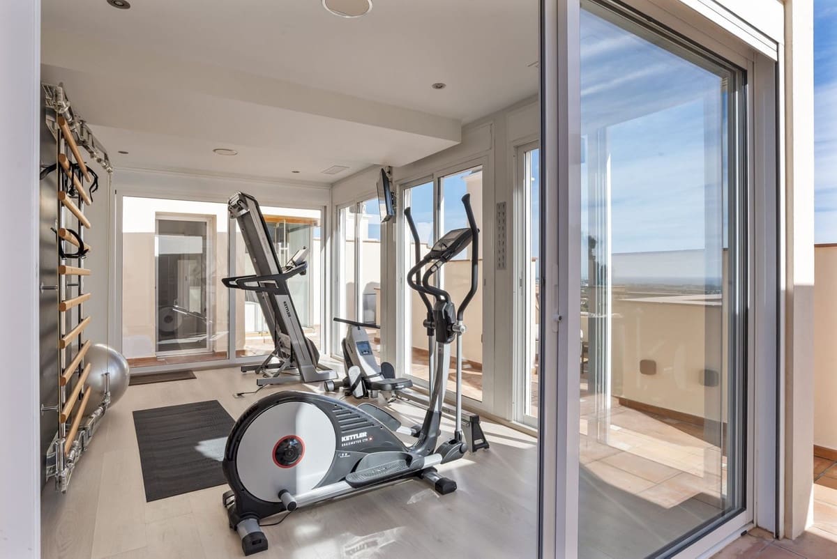 4 bedroom Apartment for sale in Benahavis with garage - € 2,650,000 (Ref: 10033088)