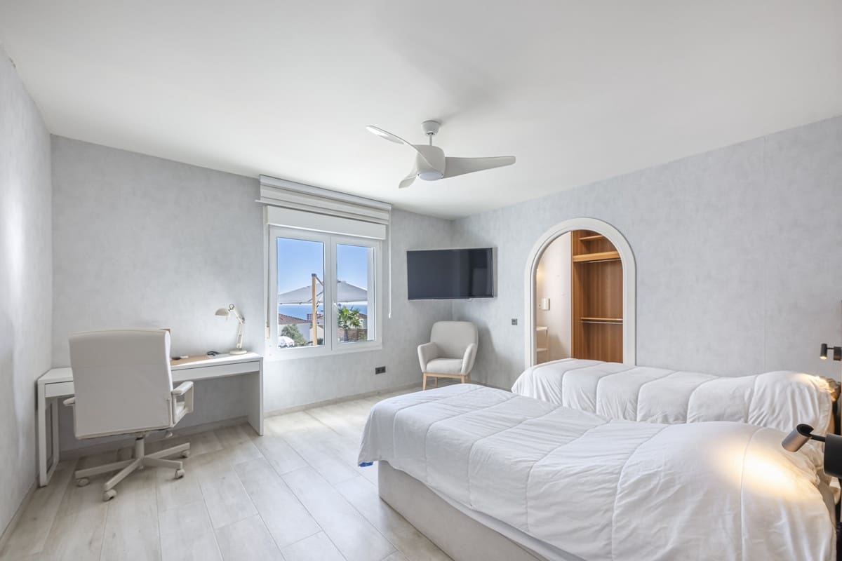 6 Zimmer Villa zu verkaufen in La Duquesa / Puerto de la Duquesa mit Pool Garage - 2.800.000 € (Ref: 10033090)