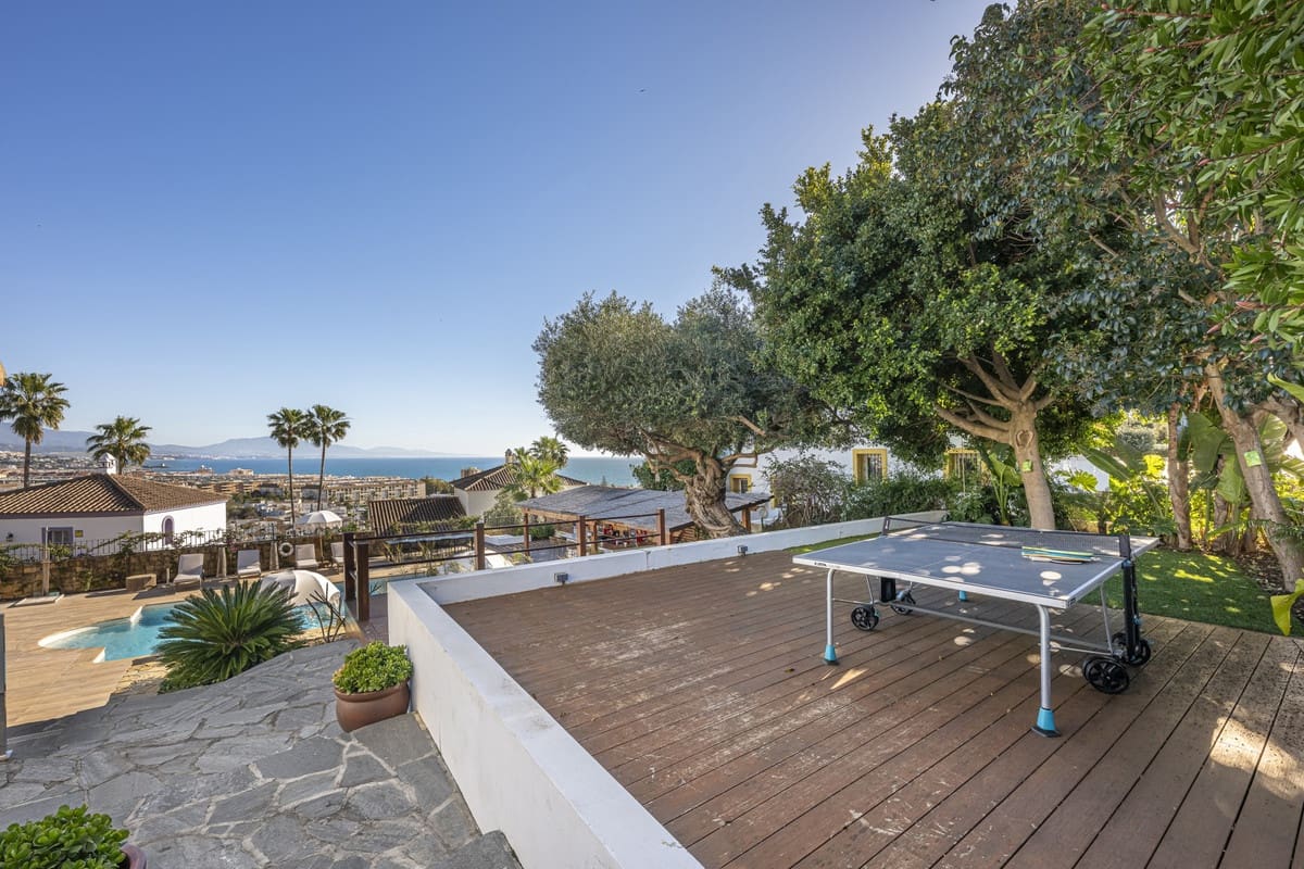 6 Zimmer Villa zu verkaufen in La Duquesa / Puerto de la Duquesa mit Pool Garage - 2.800.000 € (Ref: 10033090)