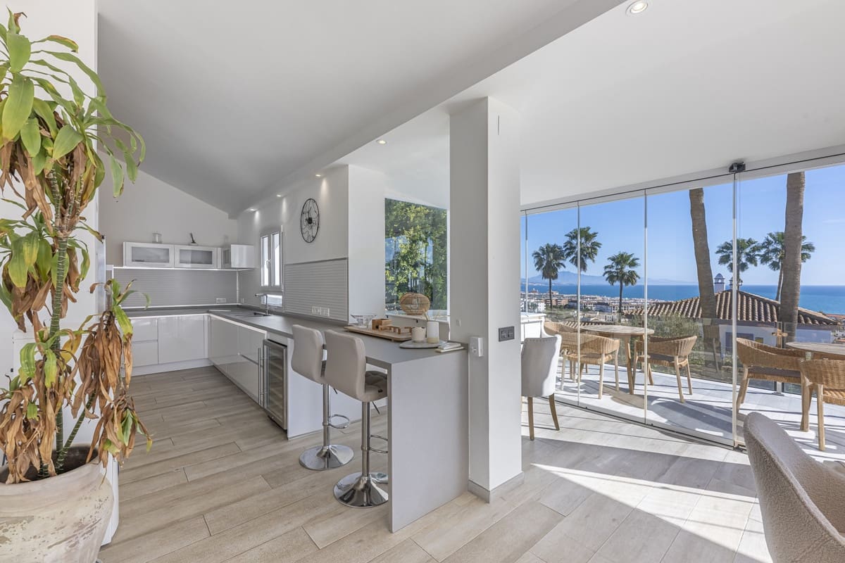 6 Zimmer Villa zu verkaufen in La Duquesa / Puerto de la Duquesa mit Pool Garage - 2.800.000 € (Ref: 10033090)