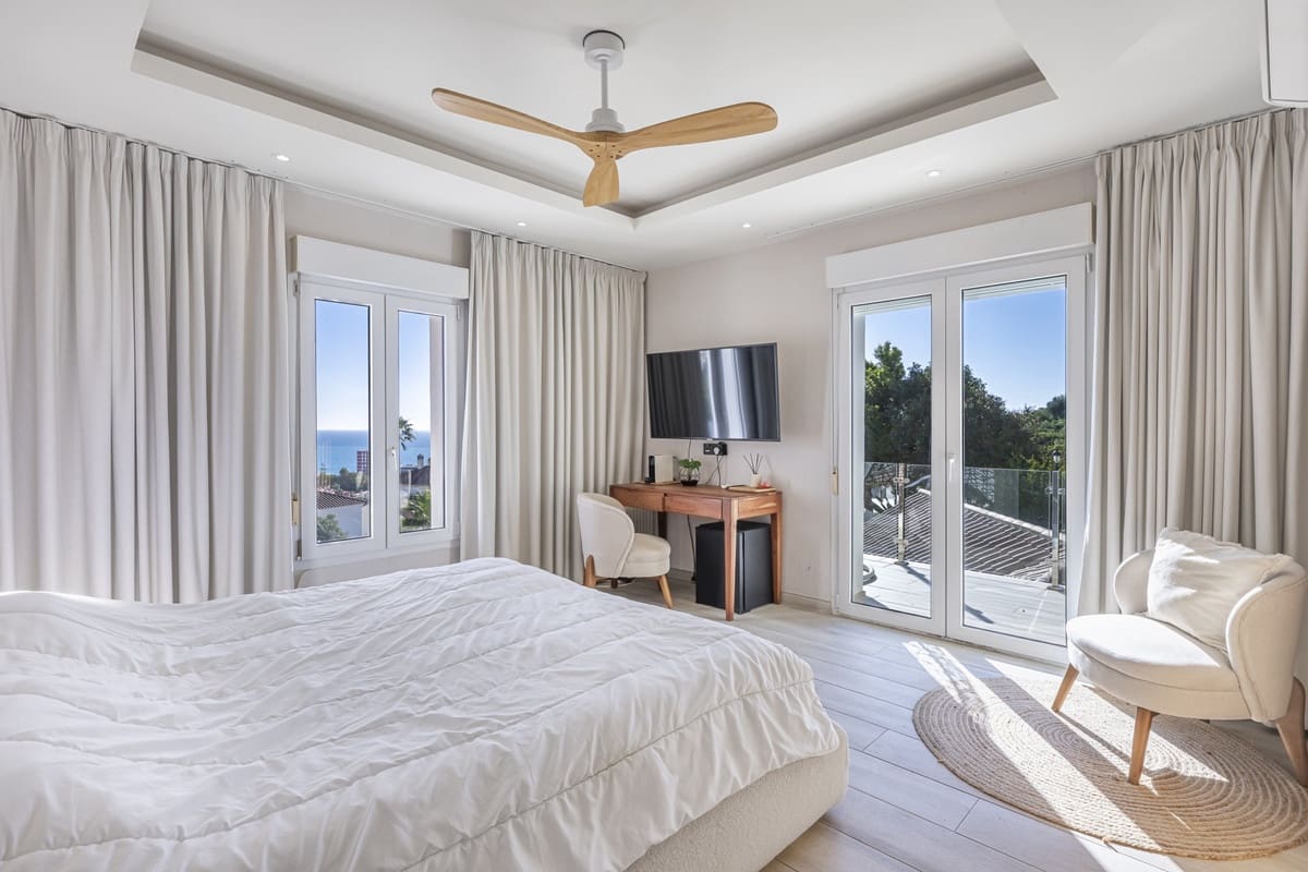 6 Zimmer Villa zu verkaufen in La Duquesa / Puerto de la Duquesa mit Pool Garage - 2.800.000 € (Ref: 10033090)