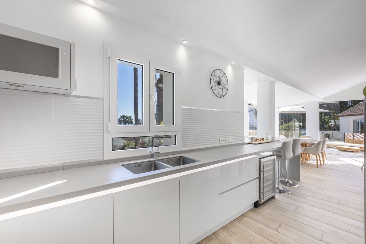 6 Zimmer Villa zu verkaufen in La Duquesa / Puerto de la Duquesa mit Pool Garage - 2.800.000 € (Ref: 10033090)