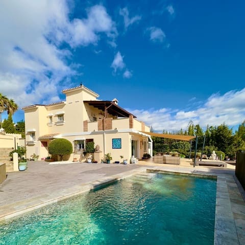 6 makuuhuone Huvila myytävänä paikassa Las Lomas, Estepona mukana uima-altaan 
autotalli - 1 560 000 € (Ref: 10034326)
