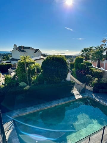 6 makuuhuone Huvila myytävänä paikassa Las Lomas, Estepona mukana uima-altaan 
autotalli - 1 560 000 € (Ref: 10034326)