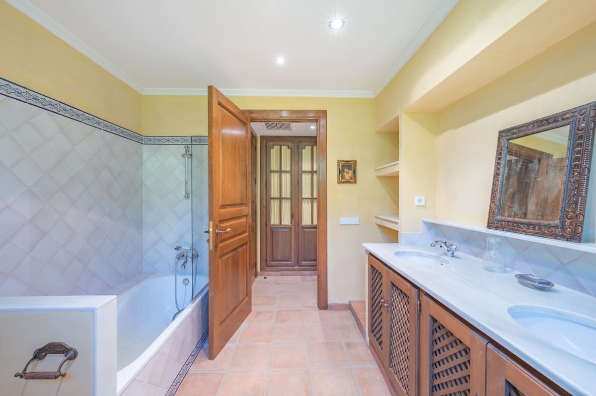 10 camera da letto Villa in vendita in El Velerin con piscina - 7.500.000 € (Rif: 10034327)