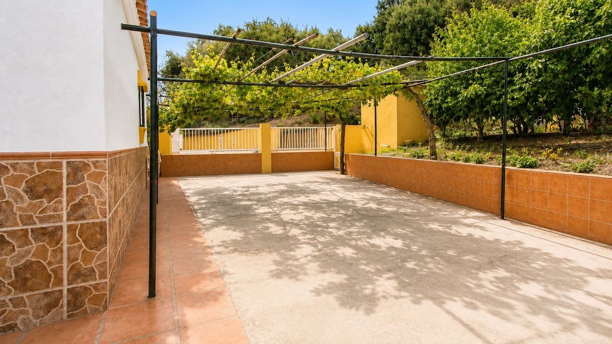3 slaapkamer Villa te koop in Estepona met zwembad garage - € 475.000 (Ref: 10034328)