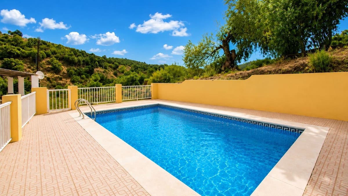 3 slaapkamer Villa te koop in Estepona met zwembad garage - € 475.000 (Ref: 10034328)