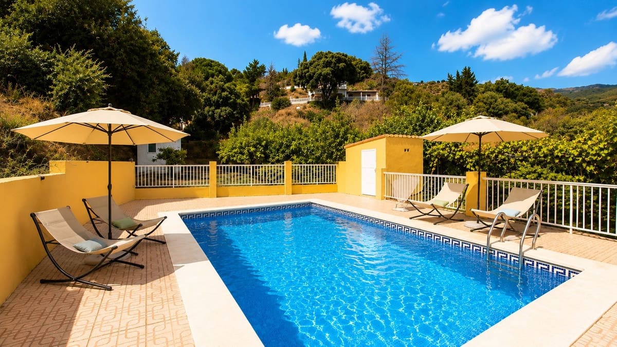 3 slaapkamer Villa te koop in Estepona met zwembad garage - € 475.000 (Ref: 10034328)