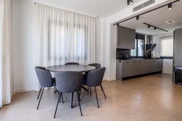 3 makuuhuone Omakotitalo myytävänä paikassa El Paraiso, Estepona mukana uima-altaan 
autotalli - 513 000 € (Ref: 10034403)
