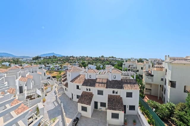 3 makuuhuone Omakotitalo myytävänä paikassa El Paraiso, Estepona mukana uima-altaan 
autotalli - 513 000 € (Ref: 10034403)