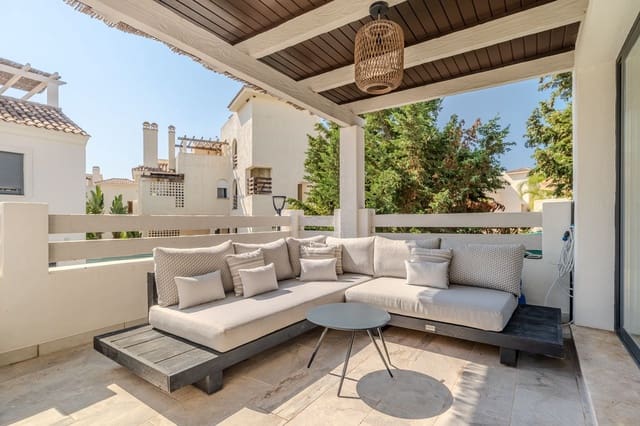 3 makuuhuone Omakotitalo myytävänä paikassa El Paraiso, Estepona mukana uima-altaan 
autotalli - 513 000 € (Ref: 10034403)