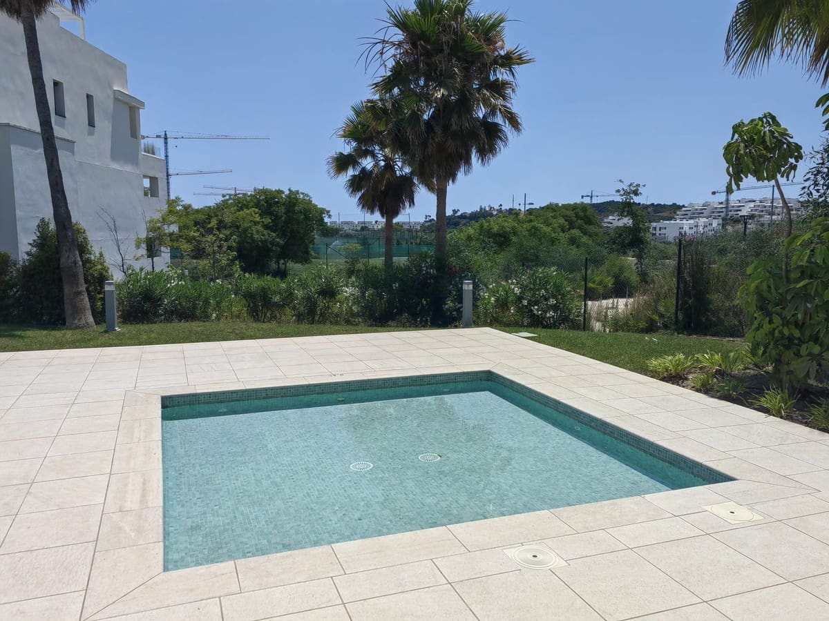 3 soveværelse Lejlighed til salg i Estepona med swimmingpool garage - € 485.000 (Ref: 10034404)