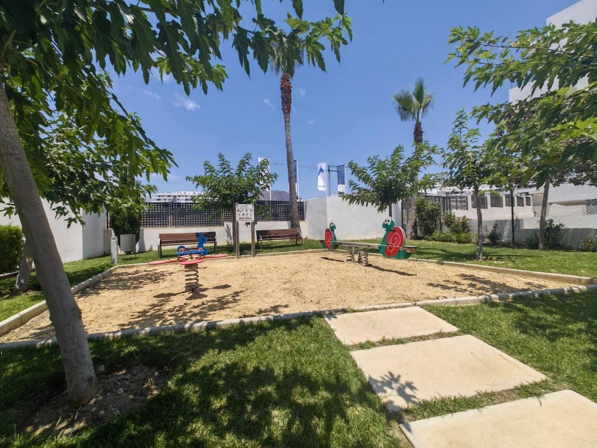 3 soveværelse Lejlighed til salg i Estepona med swimmingpool garage - € 485.000 (Ref: 10034404)