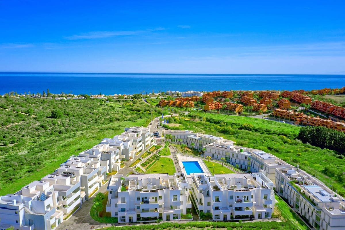 3 bedroom Apartment for sale in Estepona with pool garage - € 479,000 (Ref: 10034405)