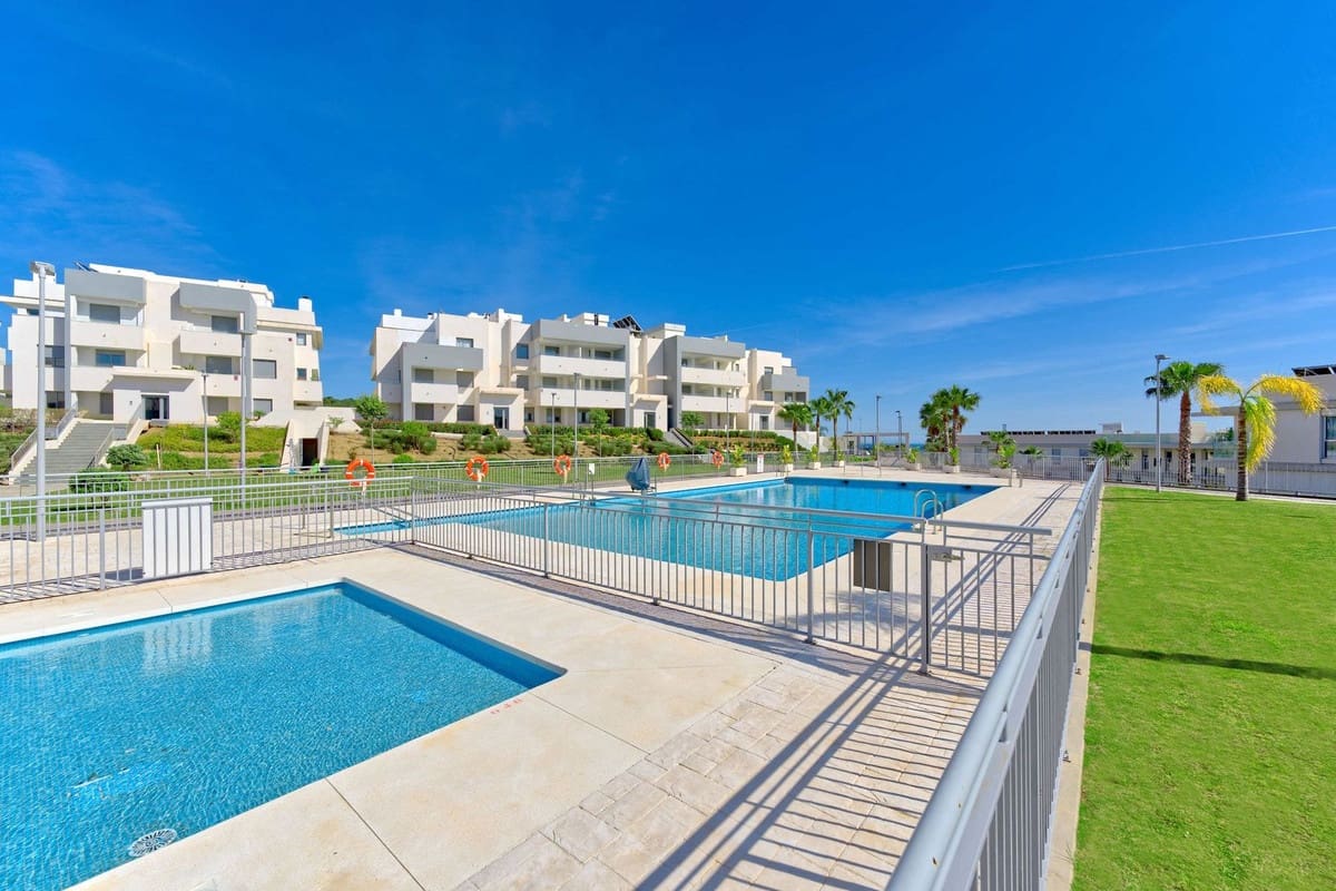 3 bedroom Apartment for sale in Estepona with pool garage - € 479,000 (Ref: 10034405)