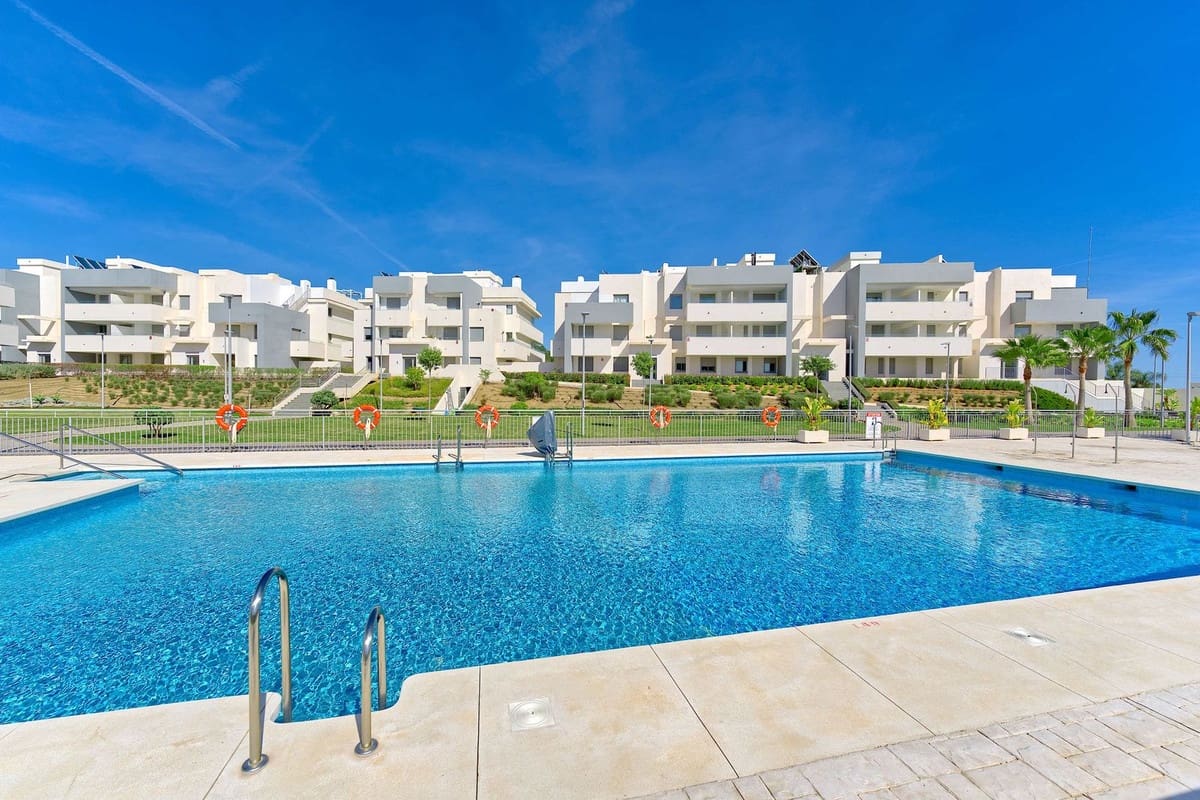 3 bedroom Apartment for sale in Estepona with pool garage - € 479,000 (Ref: 10034405)