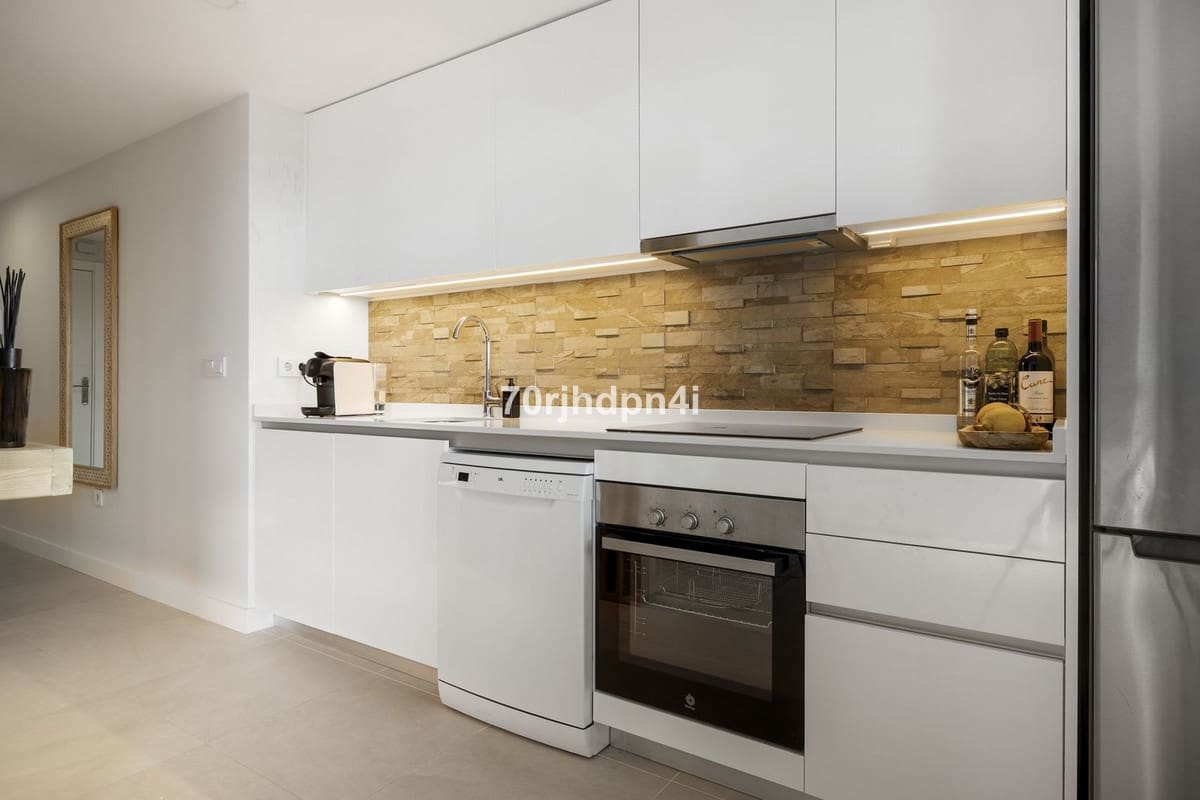 2 Zimmer Apartment zu verkaufen in Estepona mit Garage - 475.000 € (Ref: 10034406)