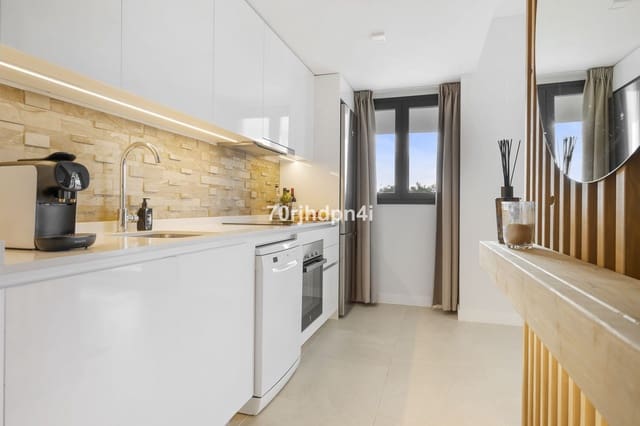 2 Zimmer Apartment zu verkaufen in Estepona mit Garage - 475.000 € (Ref: 10034406)