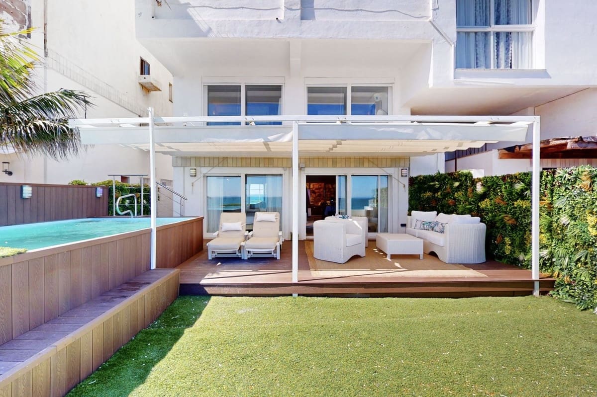 4 sovrum Lägenhet till salu i Estepona med pool - 949 000 € (Ref: 10034409)