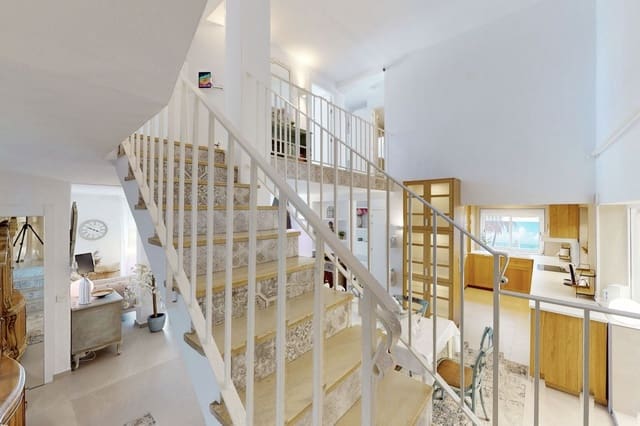 4 sovrum Lägenhet till salu i Estepona med pool - 949 000 € (Ref: 10034409)