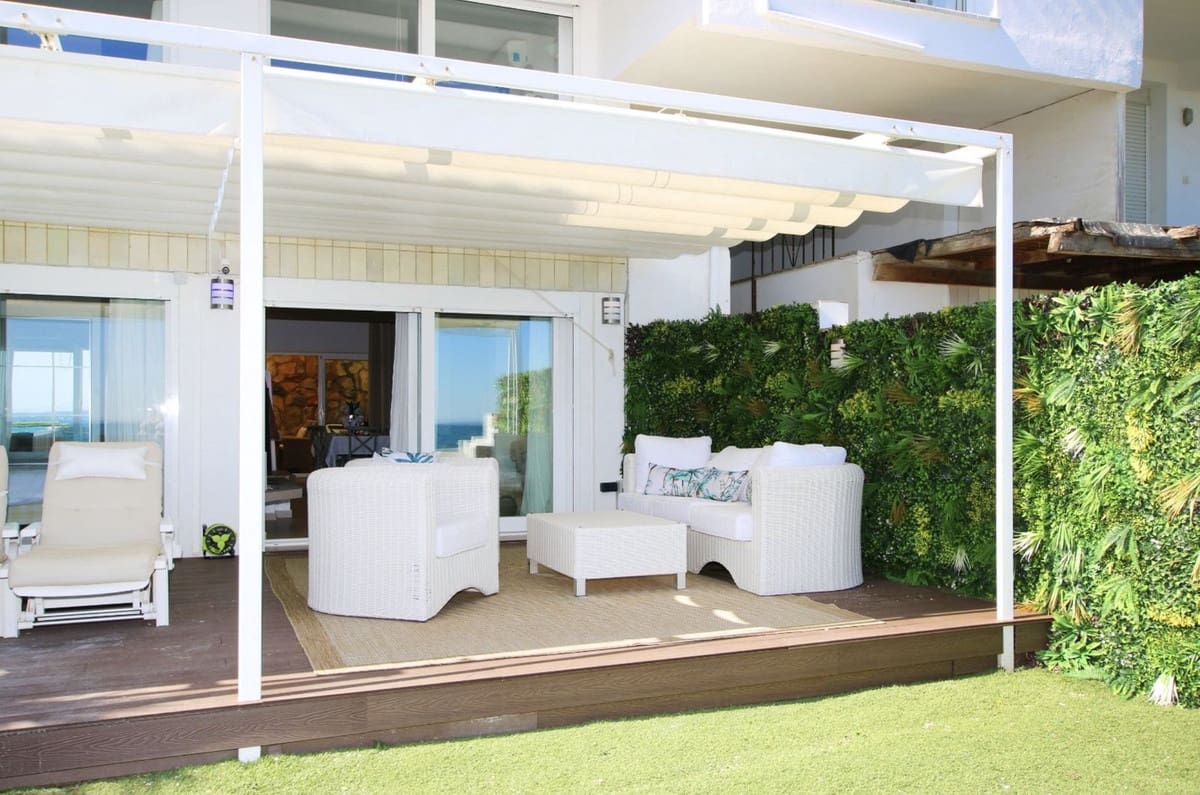 4 sovrum Lägenhet till salu i Estepona med pool - 949 000 € (Ref: 10034409)