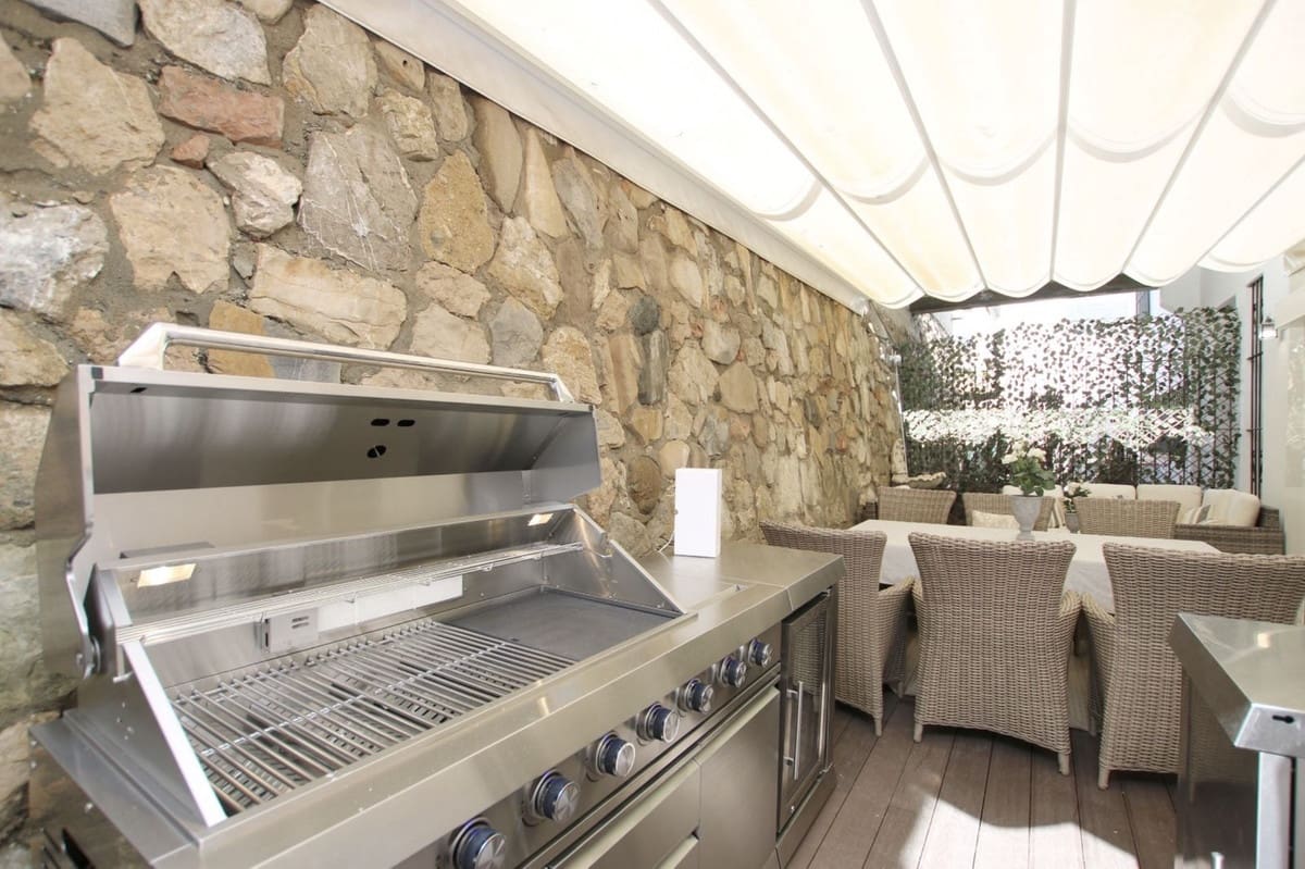 4 sovrum Lägenhet till salu i Estepona med pool - 949 000 € (Ref: 10034409)