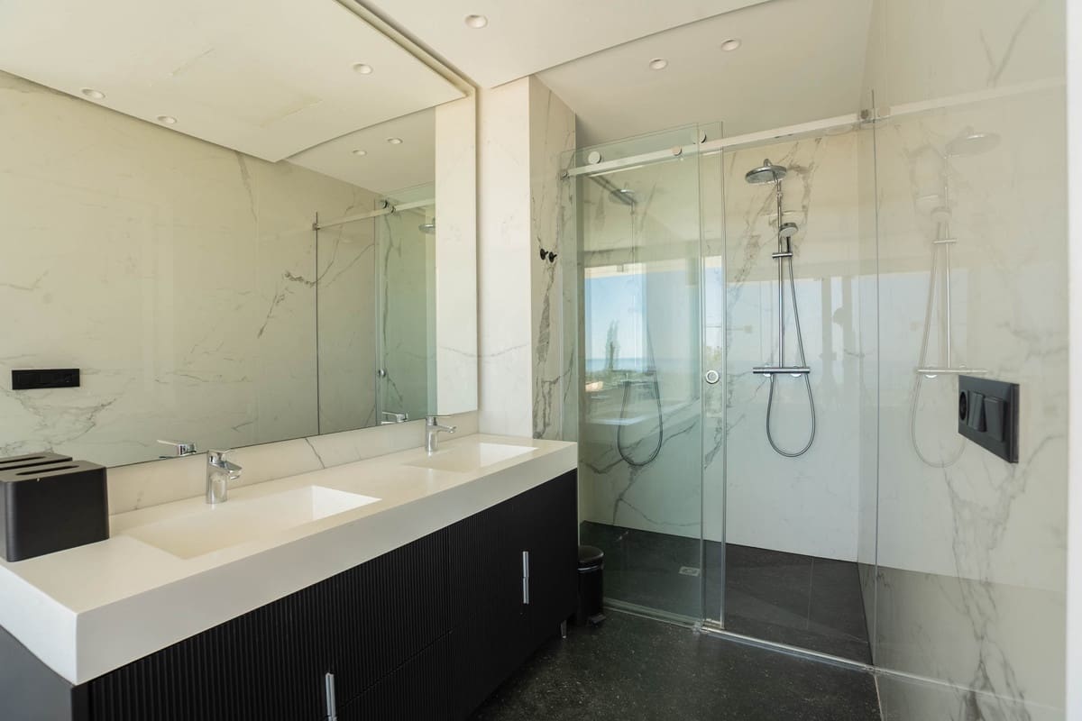 9 bedroom Villa for sale in Estepona with pool - € 12,000,000 (Ref: 10034410)