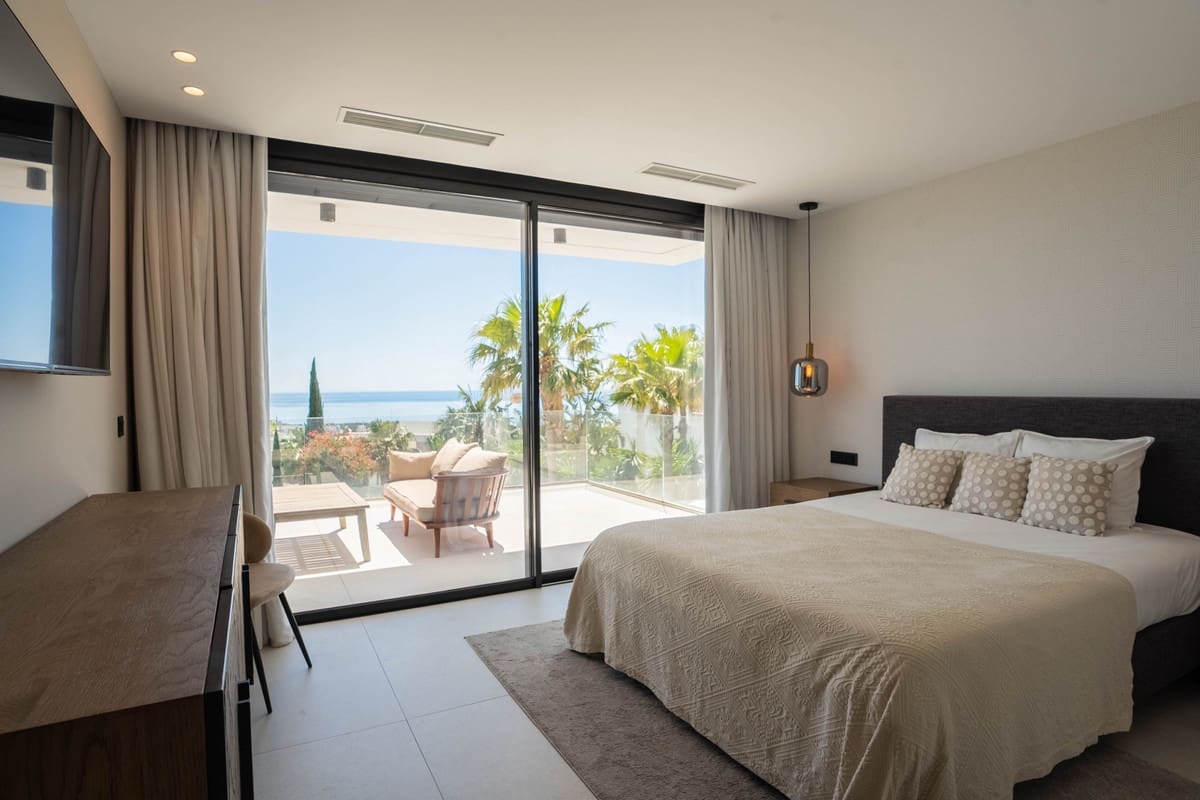 9 bedroom Villa for sale in Estepona with pool - € 12,000,000 (Ref: 10034410)