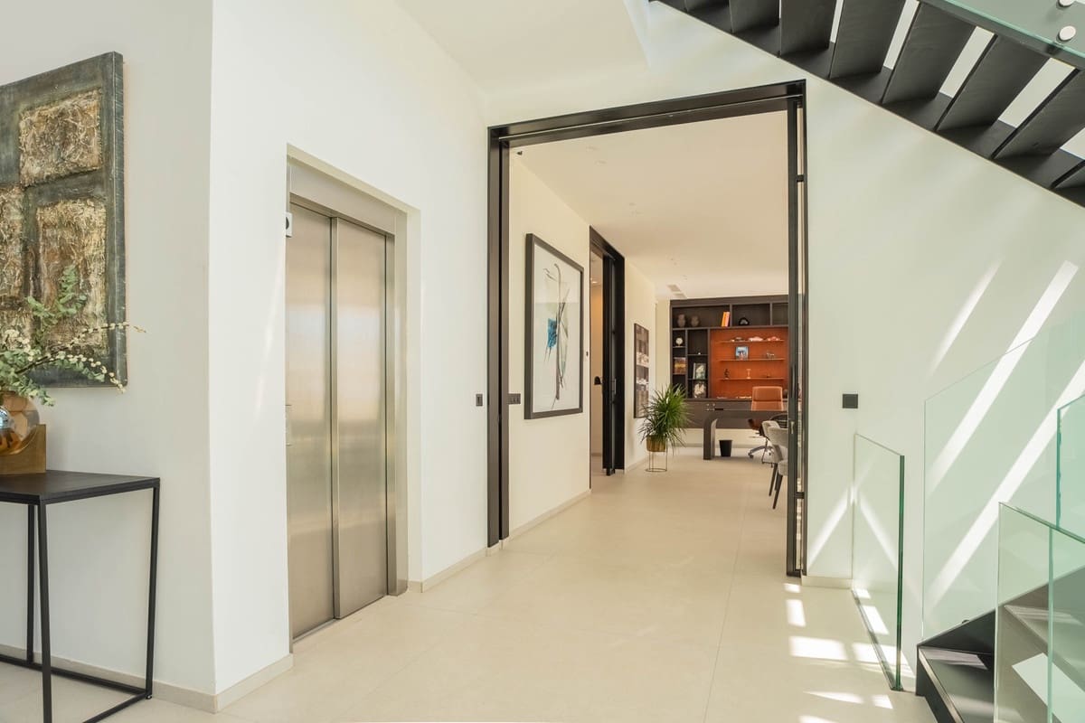 9 bedroom Villa for sale in Estepona with pool - € 12,000,000 (Ref: 10034410)