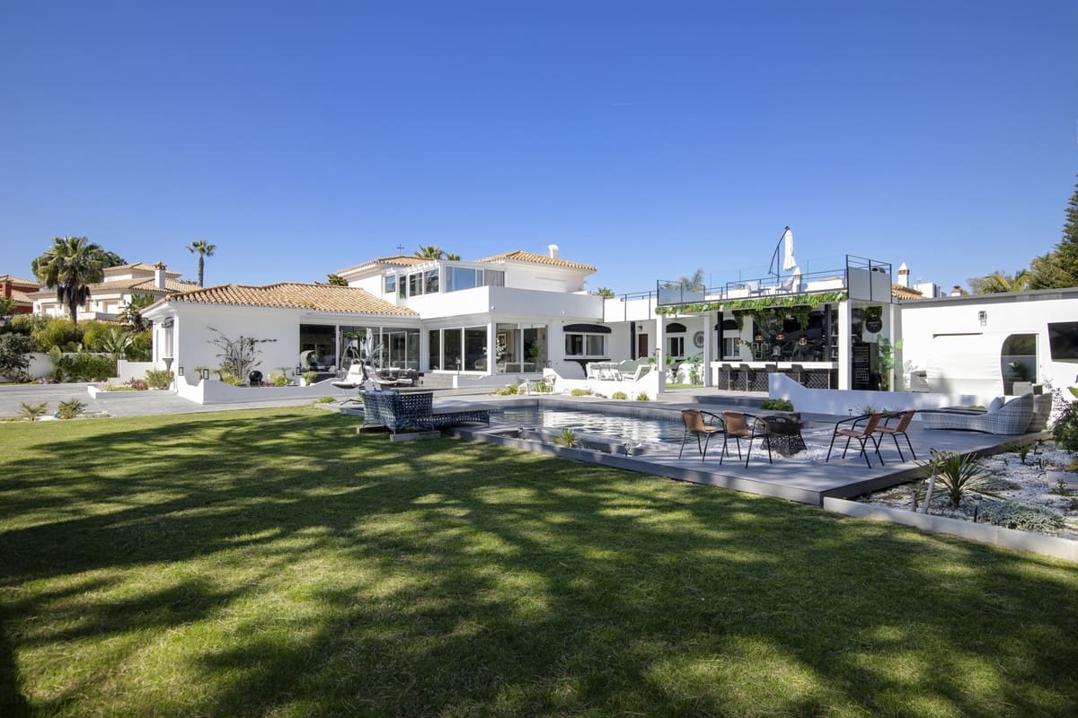 5 sovrum Villa till salu i Estepona med garage - 4 350 000 € (Ref: 10034411)