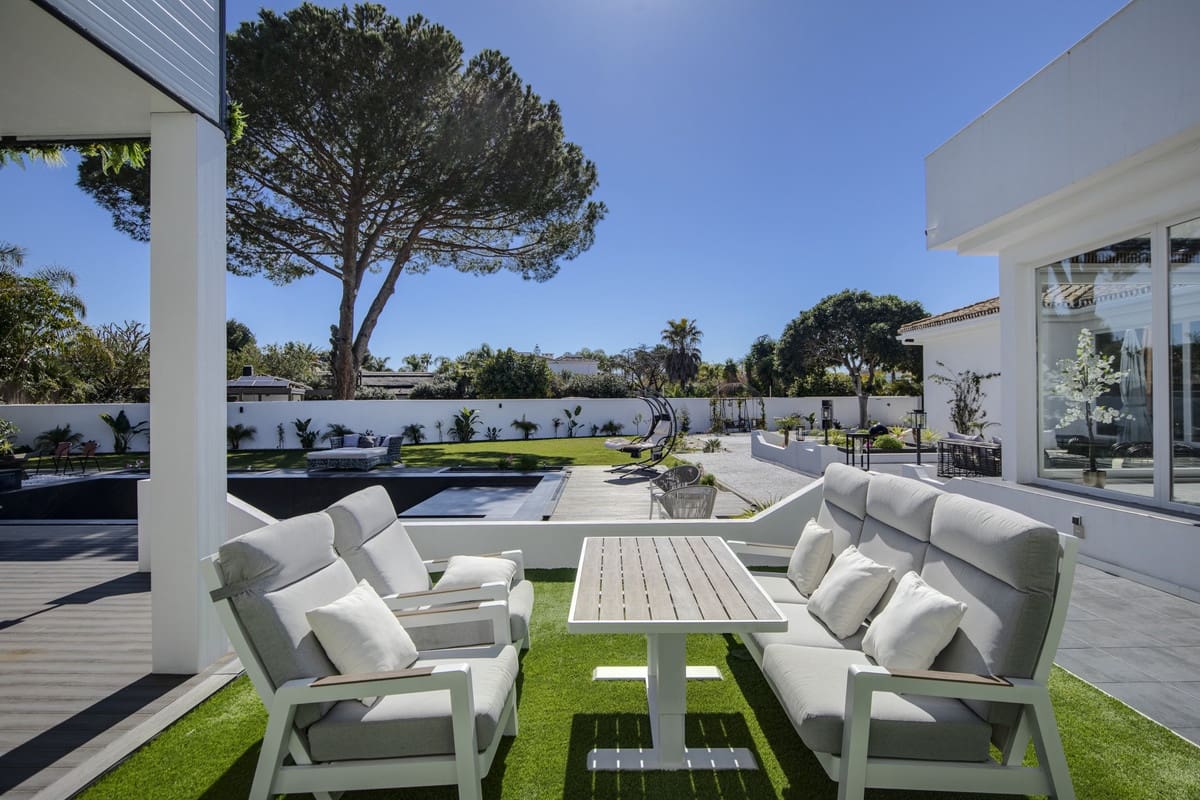 5 sovrum Villa till salu i Estepona med garage - 4 350 000 € (Ref: 10034411)