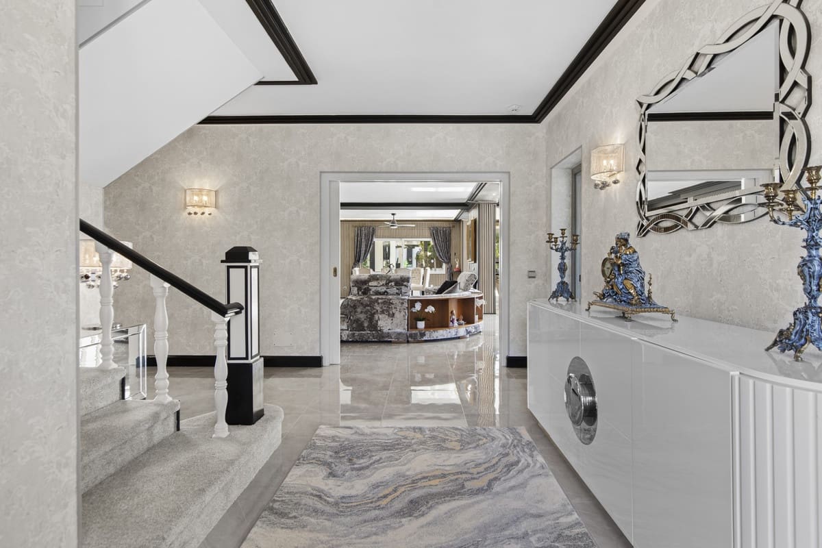 5 sovrum Villa till salu i Estepona med garage - 4 350 000 € (Ref: 10034411)