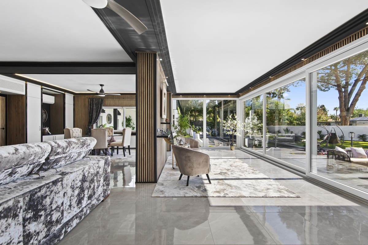 5 sovrum Villa till salu i Estepona med garage - 4 350 000 € (Ref: 10034411)