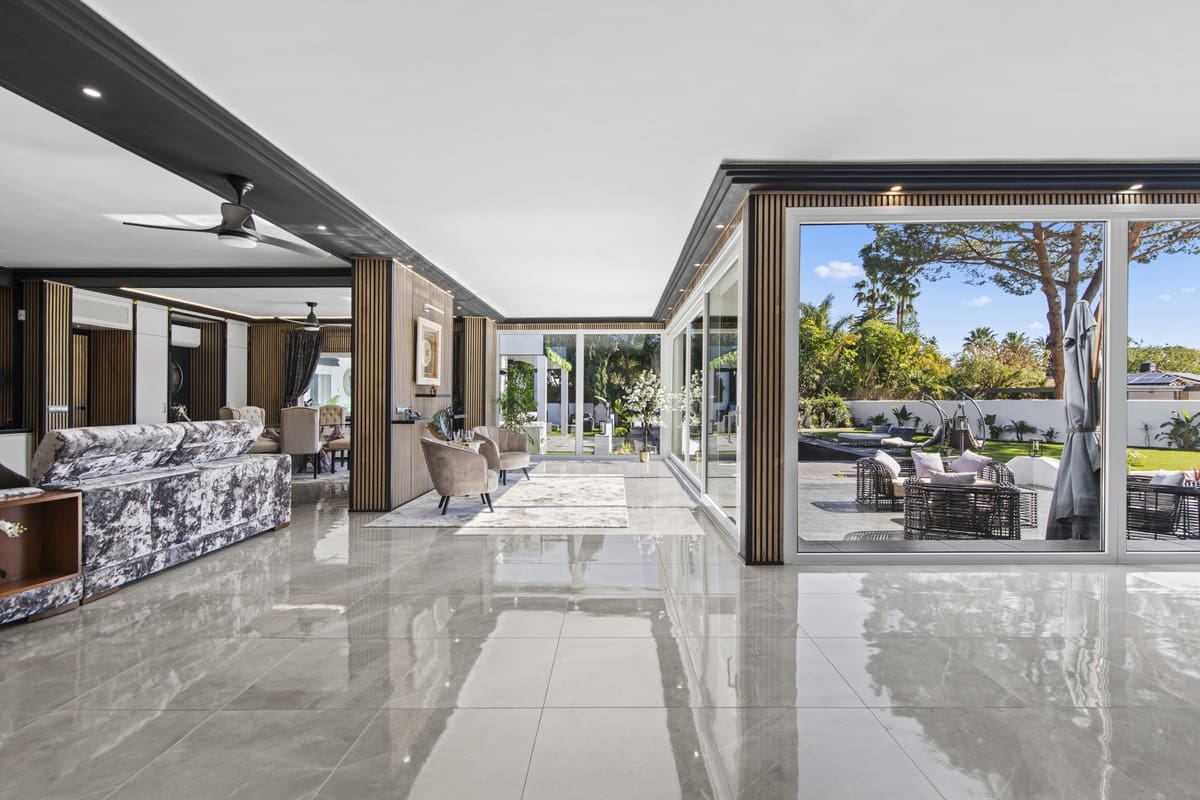 5 sovrum Villa till salu i Estepona med garage - 4 350 000 € (Ref: 10034411)