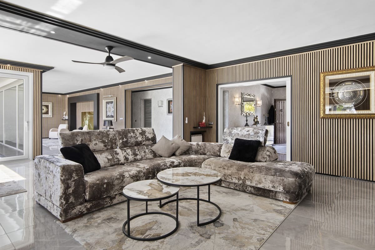 5 sovrum Villa till salu i Estepona med garage - 4 350 000 € (Ref: 10034411)