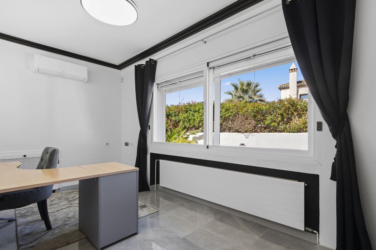 5 sovrum Villa till salu i Estepona med garage - 4 350 000 € (Ref: 10034411)