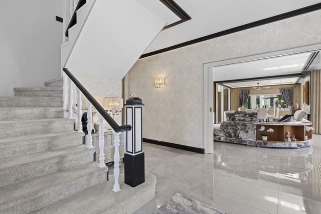 5 soverom Villa til salgs i Estepona med garasje - € 4 350 000 (Ref: 10034411)
