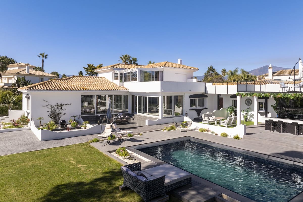 5 sovrum Villa till salu i Estepona med garage - 4 350 000 € (Ref: 10034411)