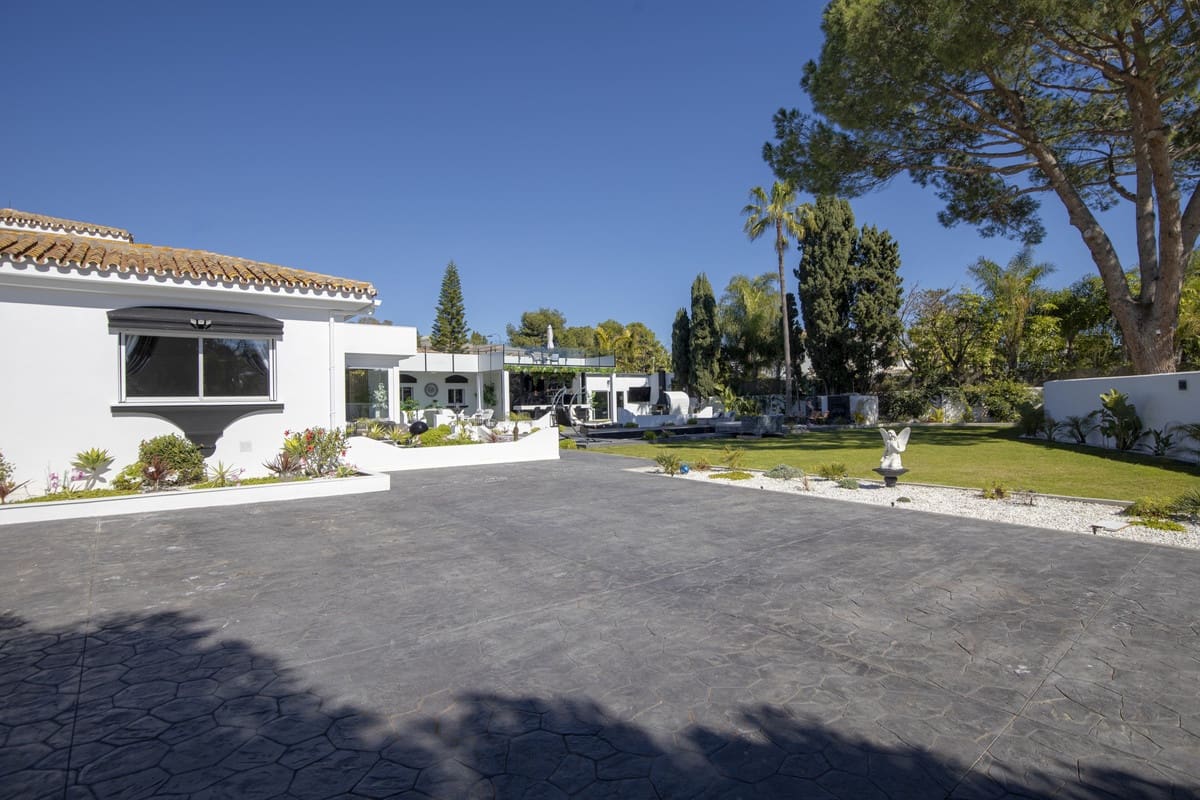 5 sovrum Villa till salu i Estepona med garage - 4 350 000 € (Ref: 10034411)