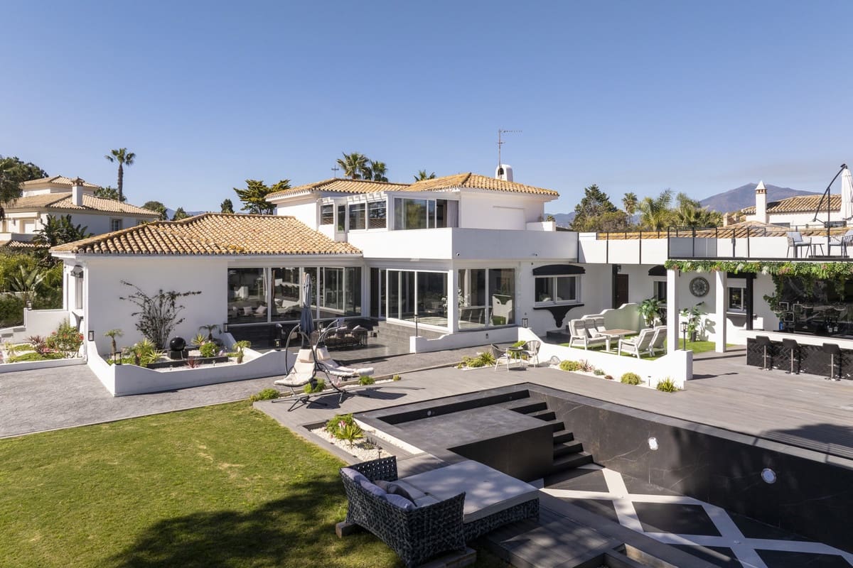 5 sovrum Villa till salu i Estepona med garage - 4 350 000 € (Ref: 10034411)