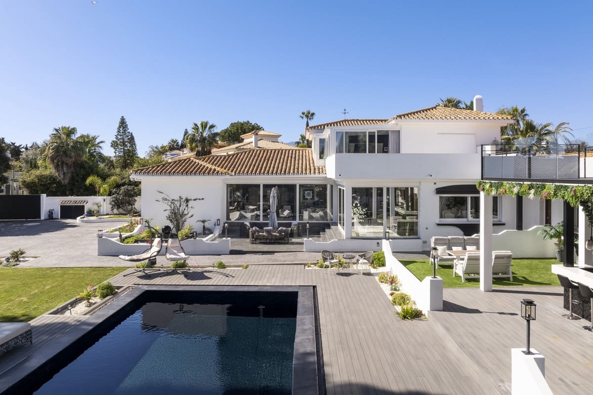 5 sovrum Villa till salu i Estepona med garage - 4 350 000 € (Ref: 10034411)