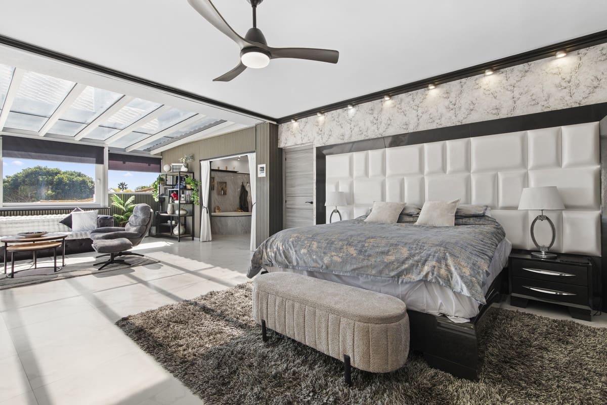 5 sovrum Villa till salu i Estepona med garage - 4 350 000 € (Ref: 10034411)