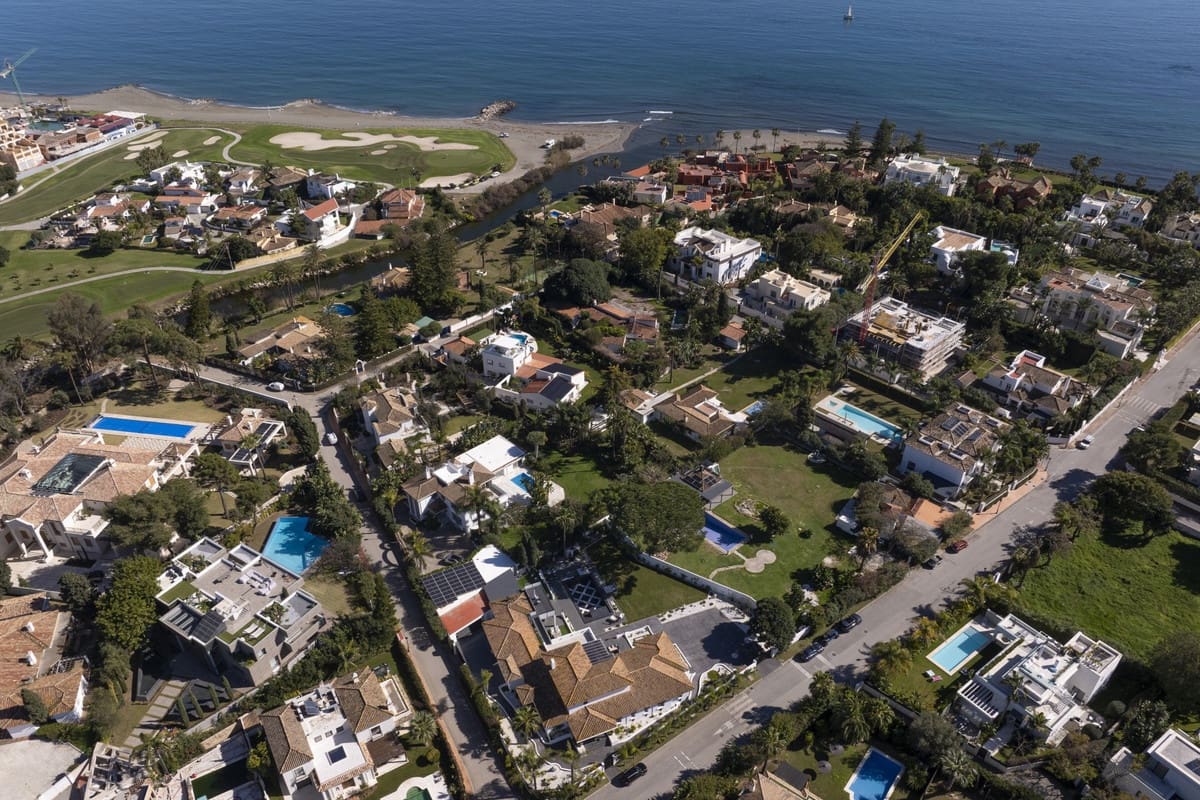 5 sovrum Villa till salu i Estepona med garage - 4 350 000 € (Ref: 10034411)