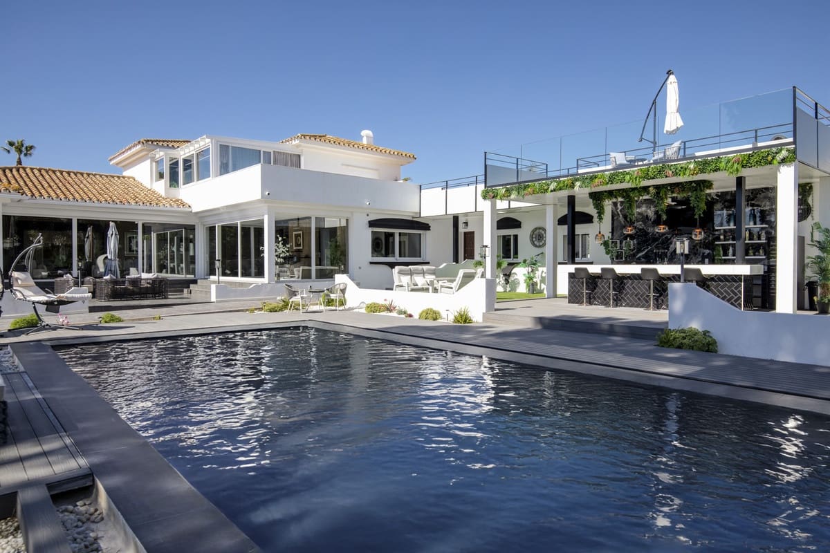 5 sovrum Villa till salu i Estepona med garage - 4 350 000 € (Ref: 10034411)