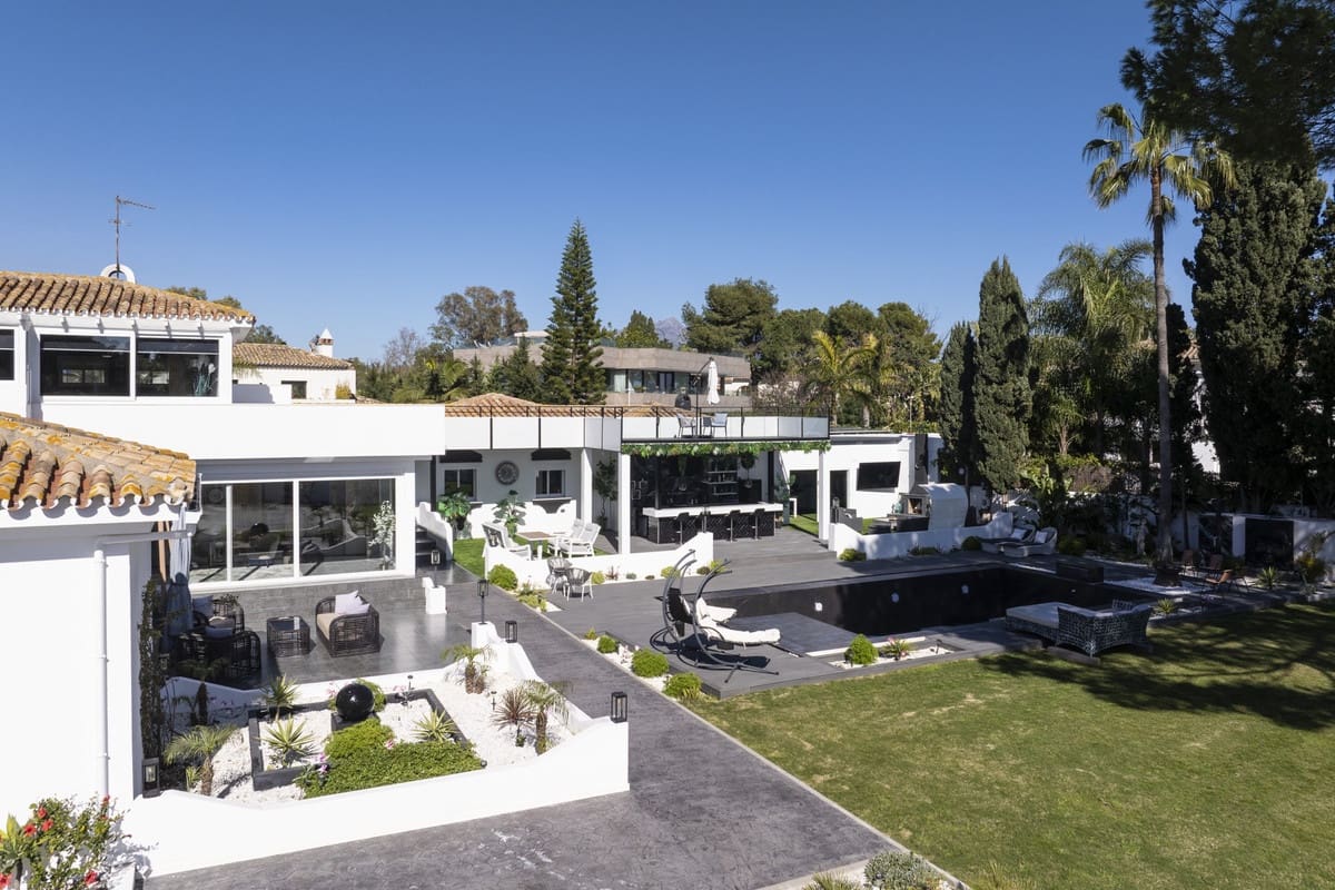 5 sovrum Villa till salu i Estepona med garage - 4 350 000 € (Ref: 10034411)