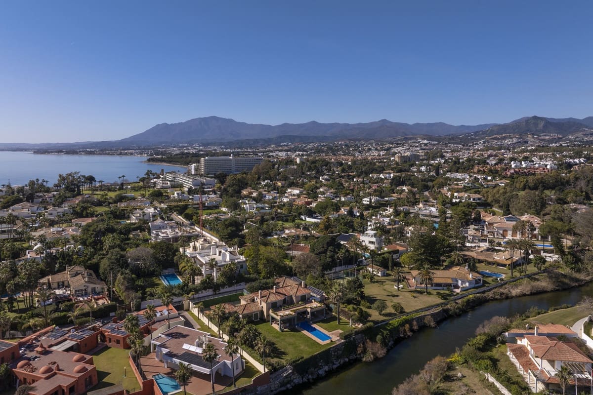 5 sovrum Villa till salu i Estepona med garage - 4 350 000 € (Ref: 10034411)
